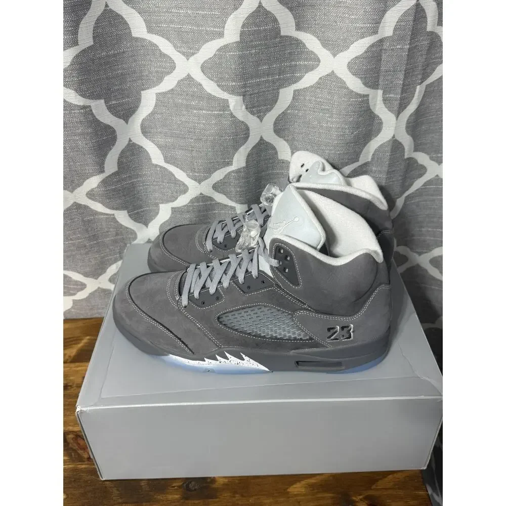 Nike Air Jordan 5 Retro Wolf Grey Size 13 DD0587-002 BRAND NEW AUTHENTIC